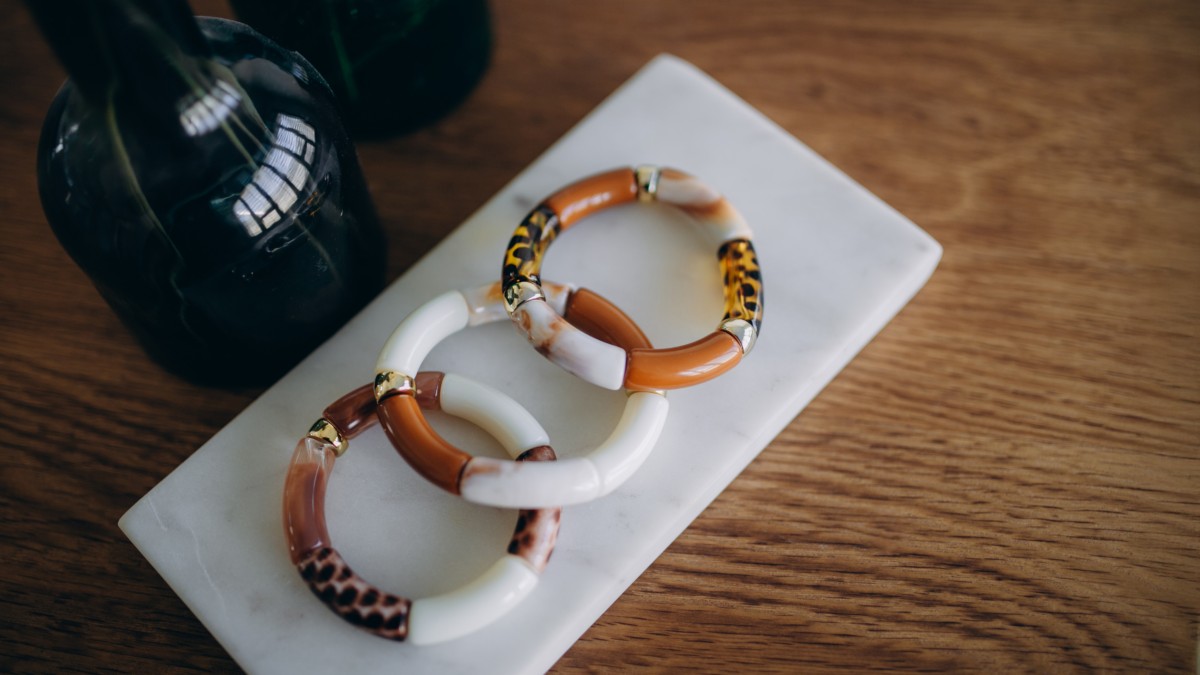 Braccialetti elastici con perle tubolari autunnali Braccialetti elastici con perle tubolari autunnali