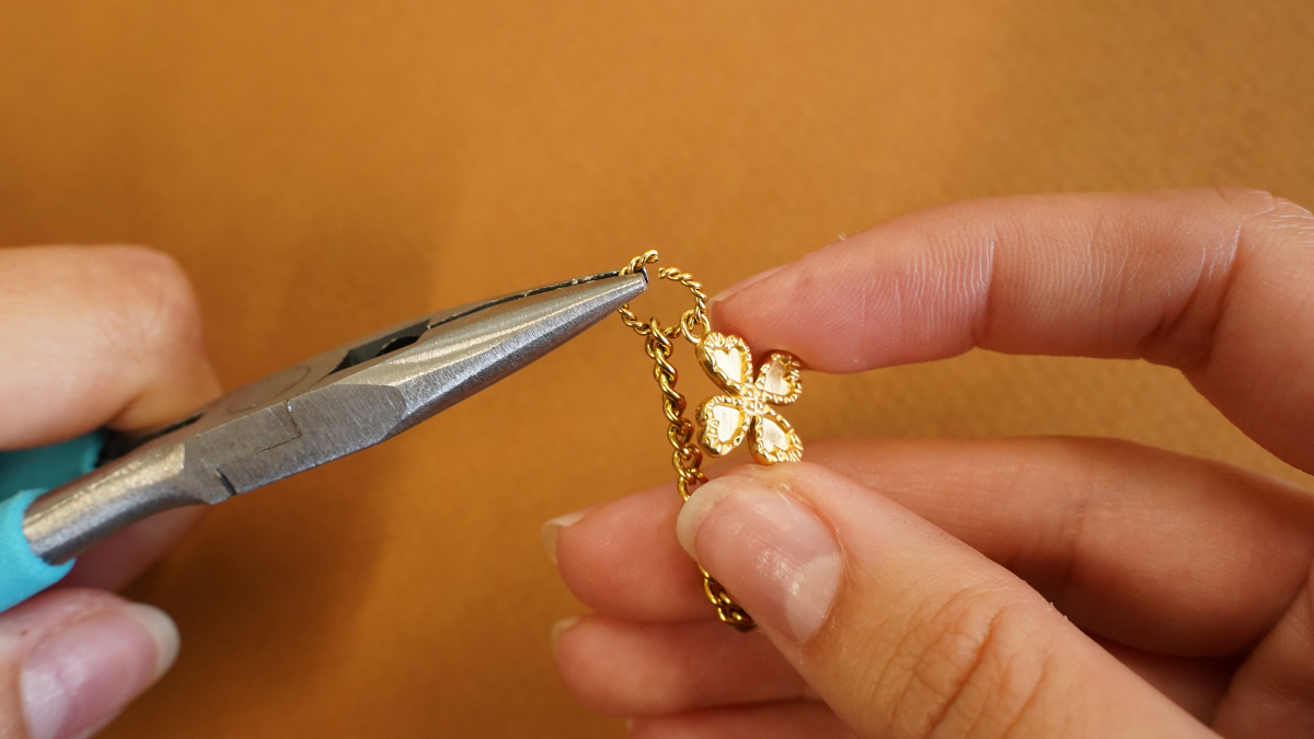 Orecchini asimmetrici di Lucky : Tappa 4