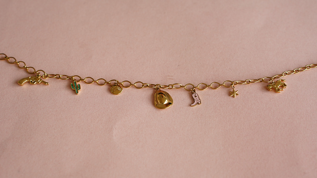 I miei gioielli fai da te - Kit di gioielli Collana con ciondoli occidentali in acciaio inossidabile placcato oro : Tappa 3 I miei gioielli fai da te - Kit di gioielli Collana con ciondoli occidentali in acciaio inossidabile placcato oro : Tappa 3