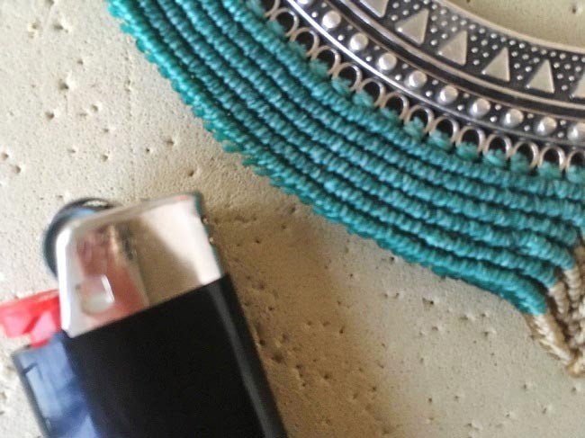 Collana in micro macramè con distanziatore torque e pera cabochon PureCrystal : Tappa 11