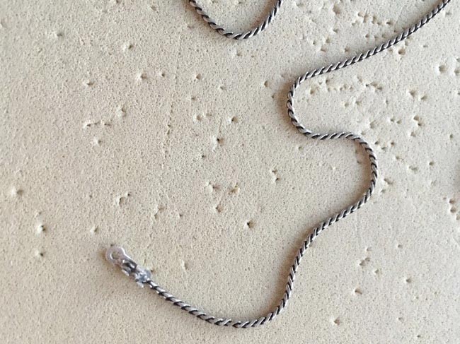 Collana in micro macramè con distanziatore torque e pera cabochon PureCrystal : Tappa 12