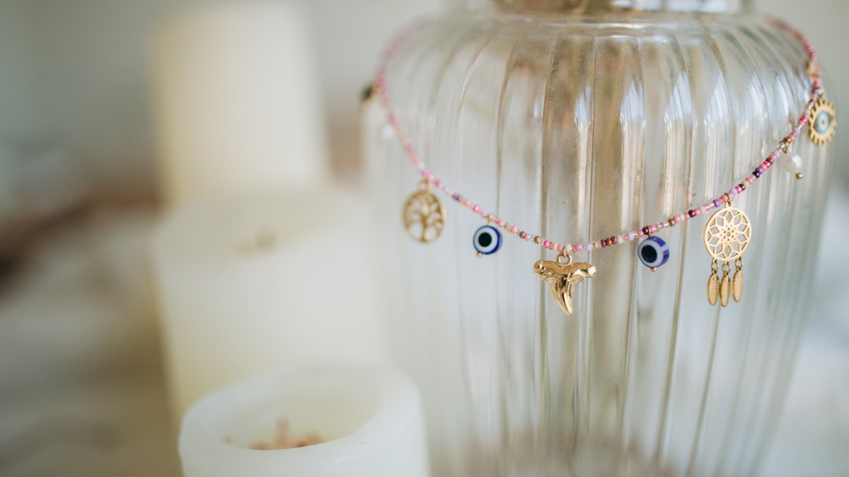 Schema Collana di ciondoli con perle di semi