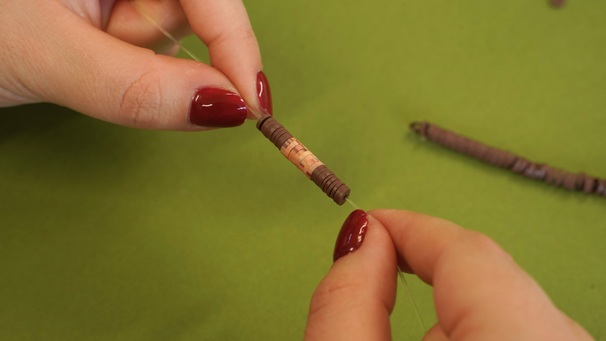 Bracciali simbolici con ciondoli e lettere miste : Tappa 2 Bracciali simbolici con ciondoli e lettere miste : Tappa 2