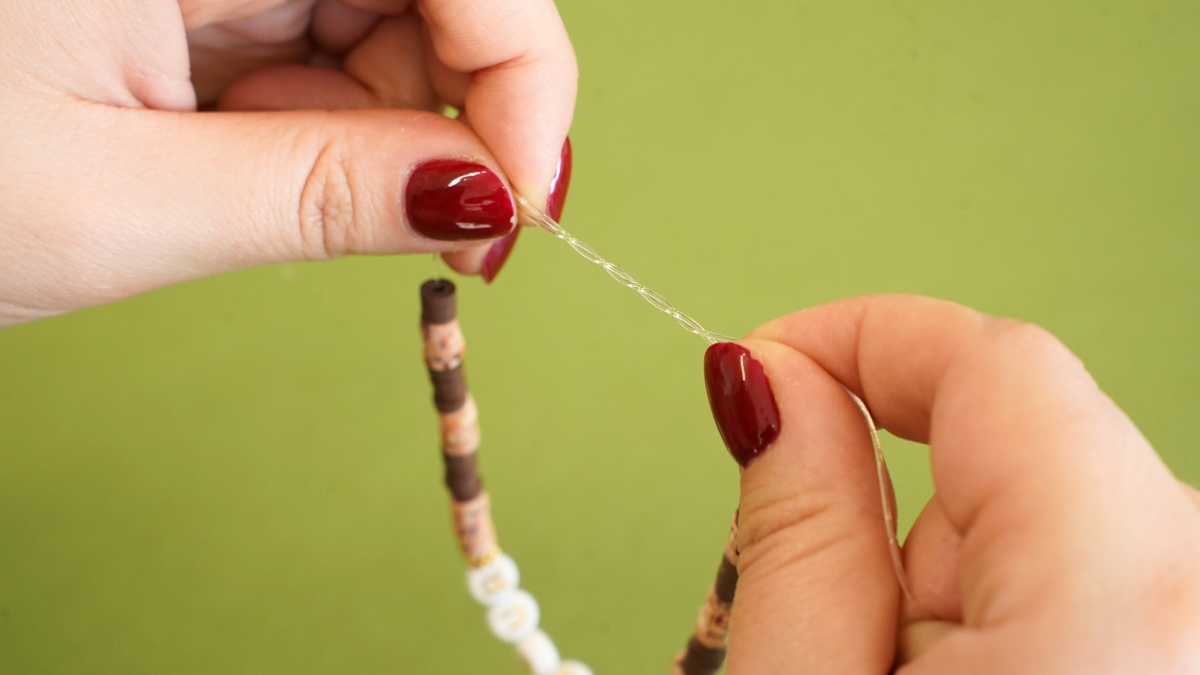 Bracciali simbolici con ciondoli e lettere miste : Tappa 3 Bracciali simbolici con ciondoli e lettere miste : Tappa 3