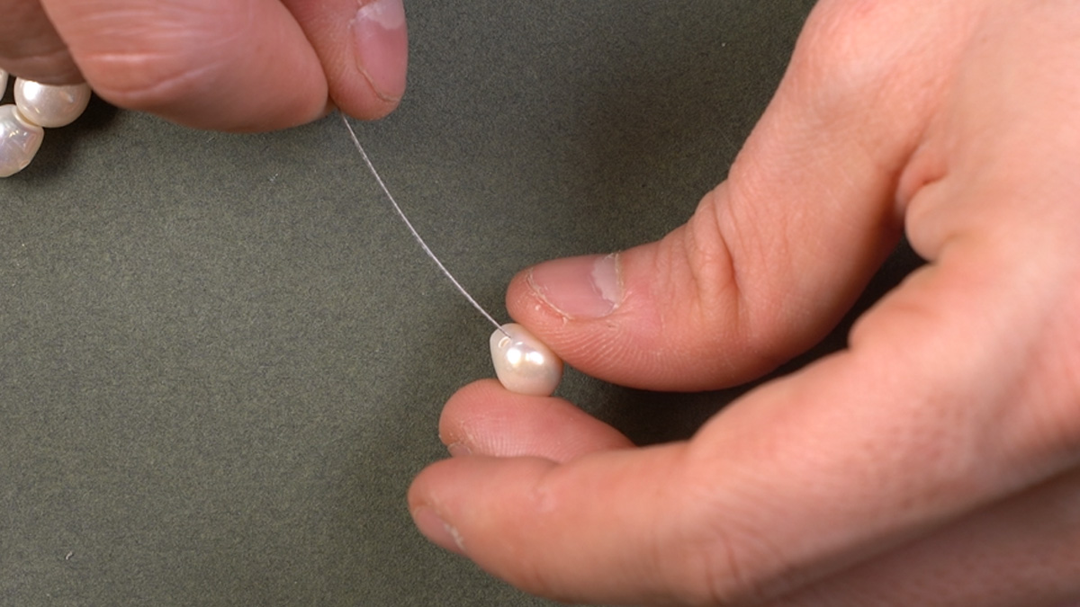 Collana di perle d'acqua dolce e catena a cordoncino : Tappa 1