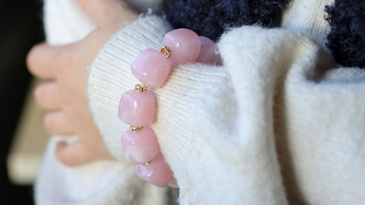 Schema Bracciali di perle irregolari in resina a forma di cubo