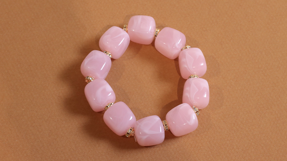 Bracciali di perle irregolari in resina a forma di cubo : Tappa 1