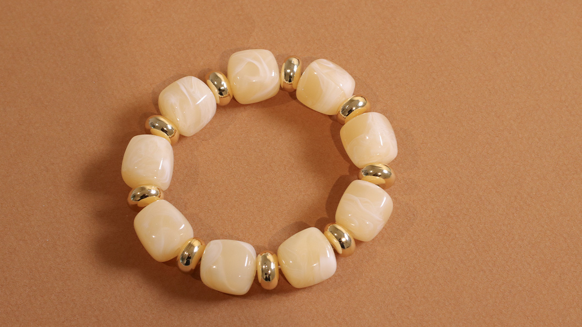 Bracciali di perle irregolari in resina a forma di cubo : Tappa 3