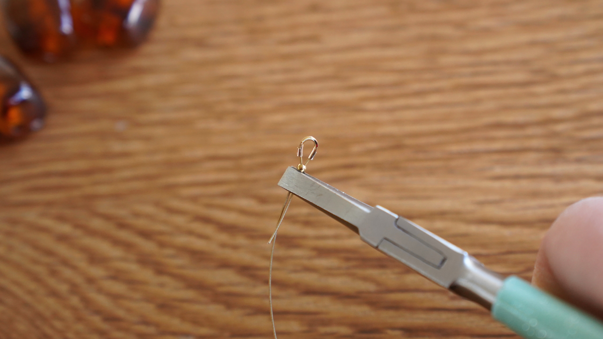 Collana di cubi irregolari in resina Perla : Tappa 2 Collana di cubi irregolari in resina Perla : Tappa 2