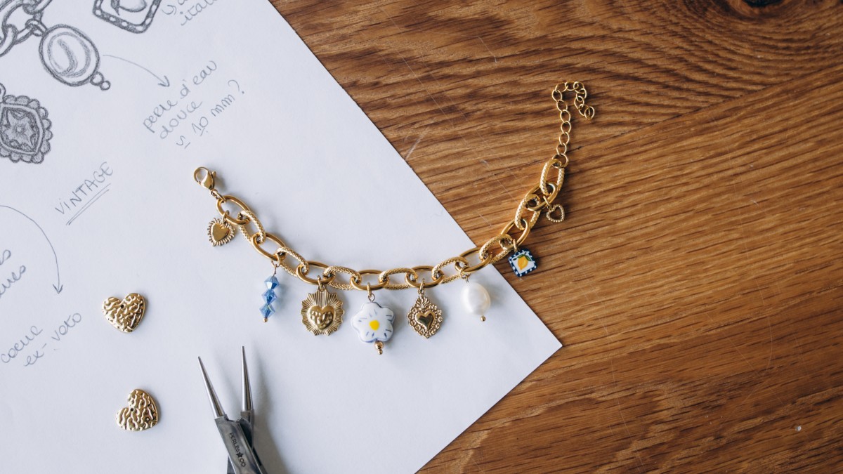 Braccialetto fai da te in acciaio inossidabile Dorato con perle blu e bianche