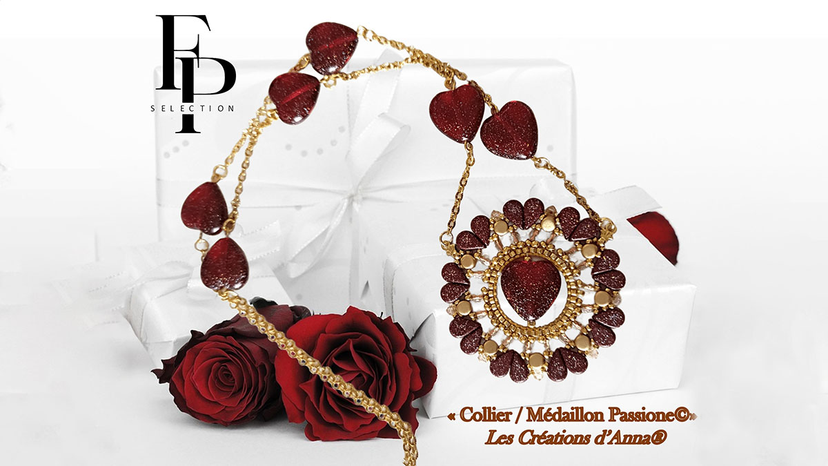 Collana con medaglione Passione