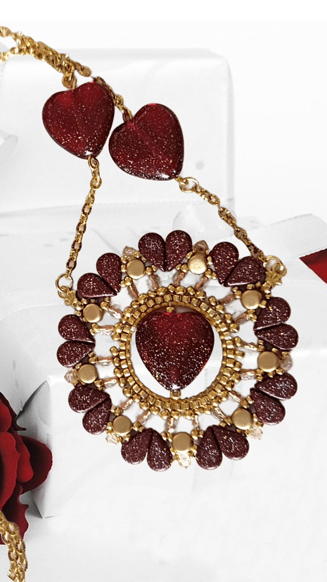 Schema Collana con medaglione Passione