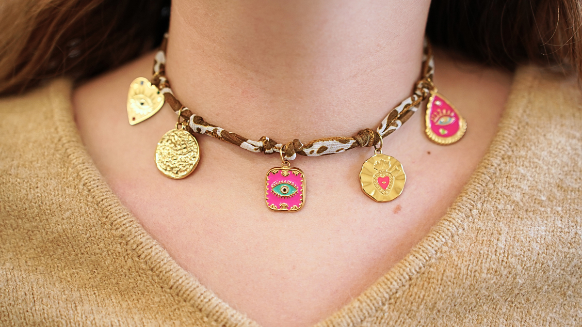 Nastro di seta con motivo a mucca e Ciondoli d'oro