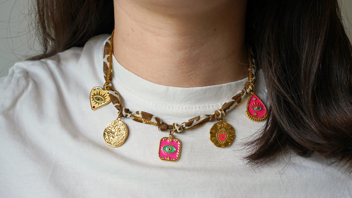 Schema Nastro di seta con motivo a mucca e Ciondoli d'oro