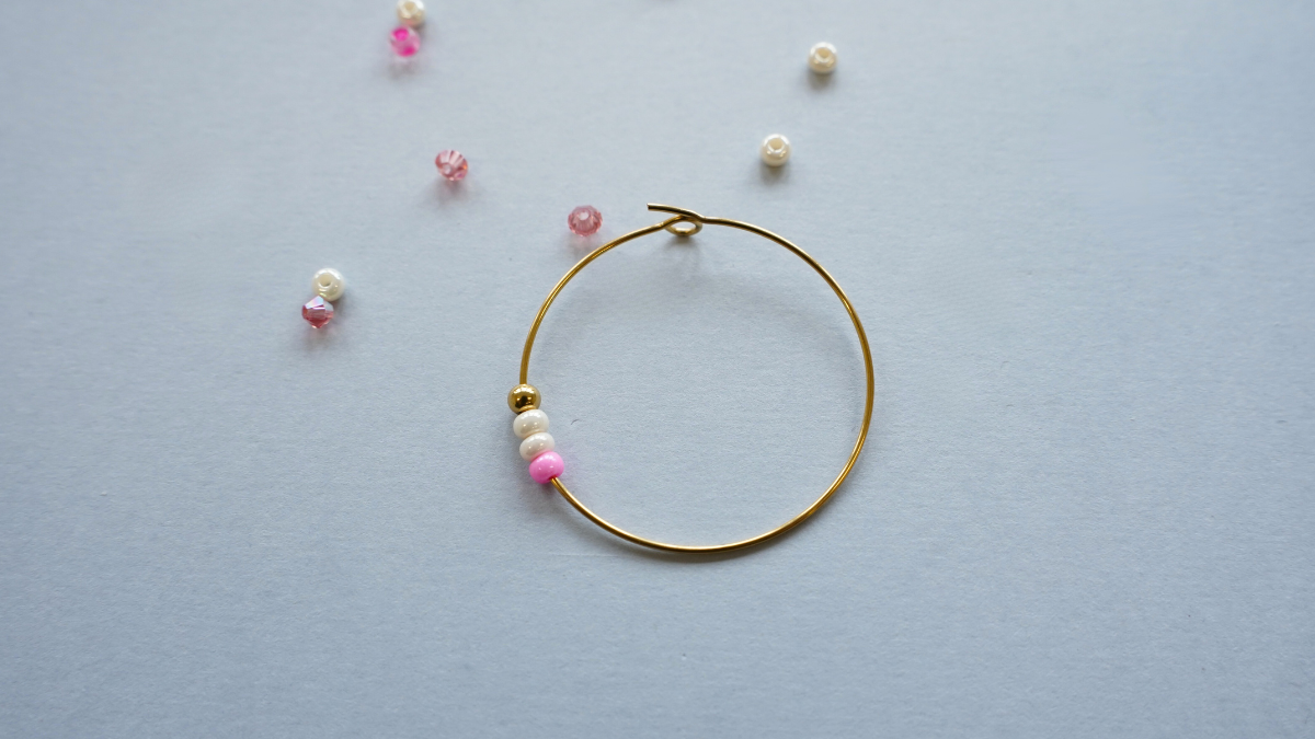 Fai da te: creare creole con Ciondoli a forma di cuore e Perle Preciosa : Tappa 2