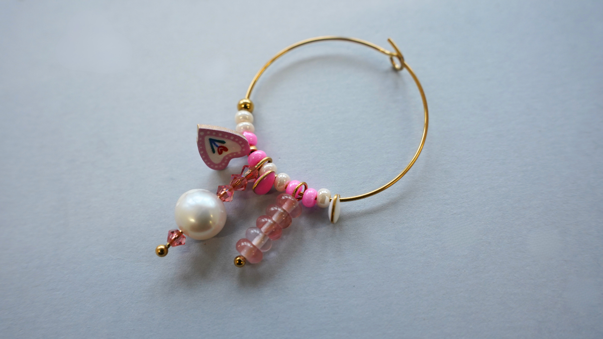 Creoli con ciondoli a forma di cuore e perle Preciosa : Tappa 4