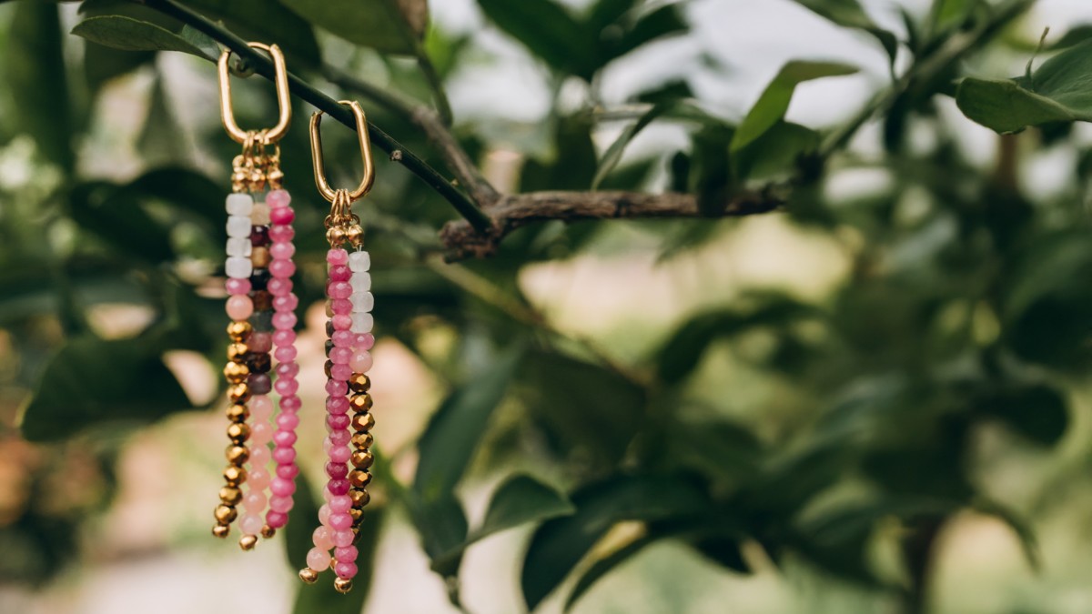 Schema Orecchini pendenti con pietre preziose