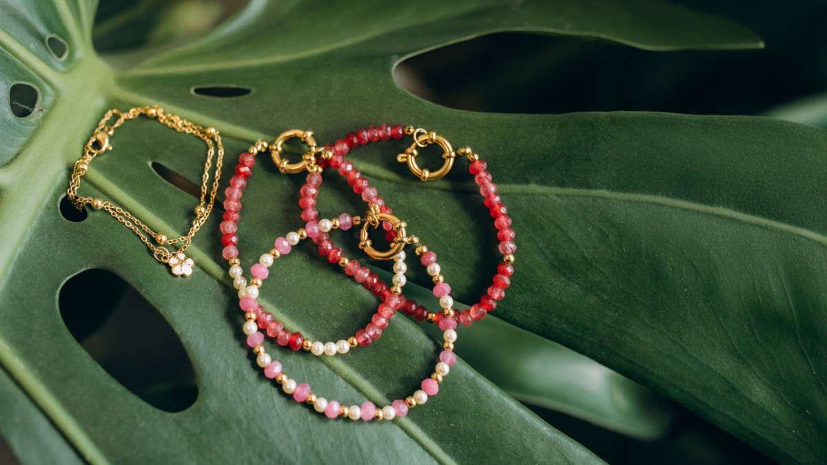 Schema Assortimento di bracciali in pietra naturale