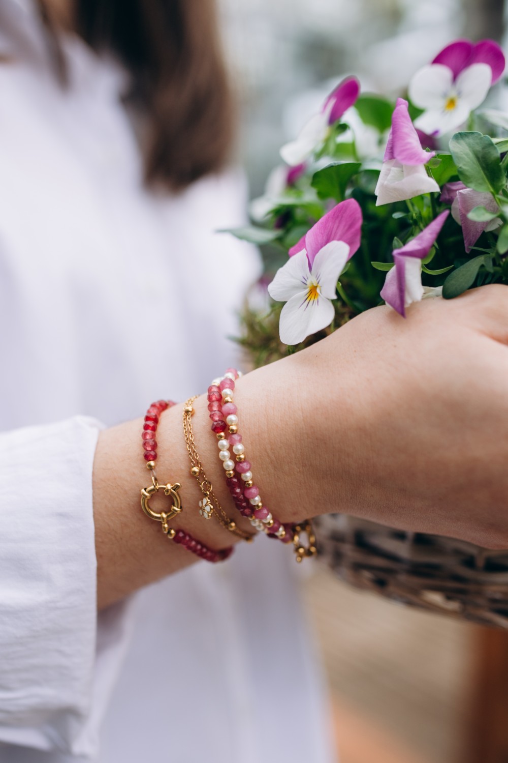 Assortimento di bracciali in pietra naturale