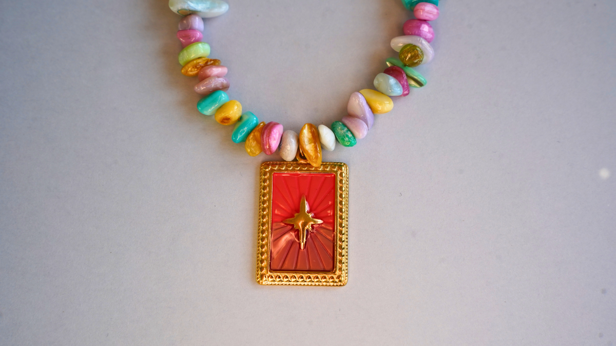 Collana di perle multicolori e ciondolo in acciaio inossidabile : Tappa 5 Collana di perle multicolori e ciondolo in acciaio inossidabile : Tappa 5