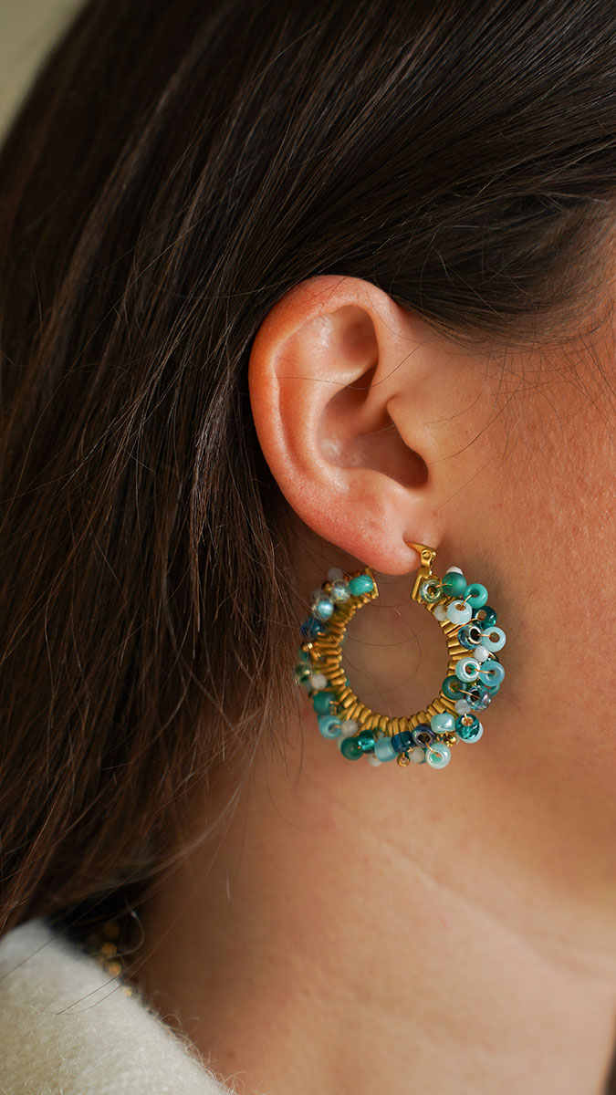 Creoli in perline e pietre naturali