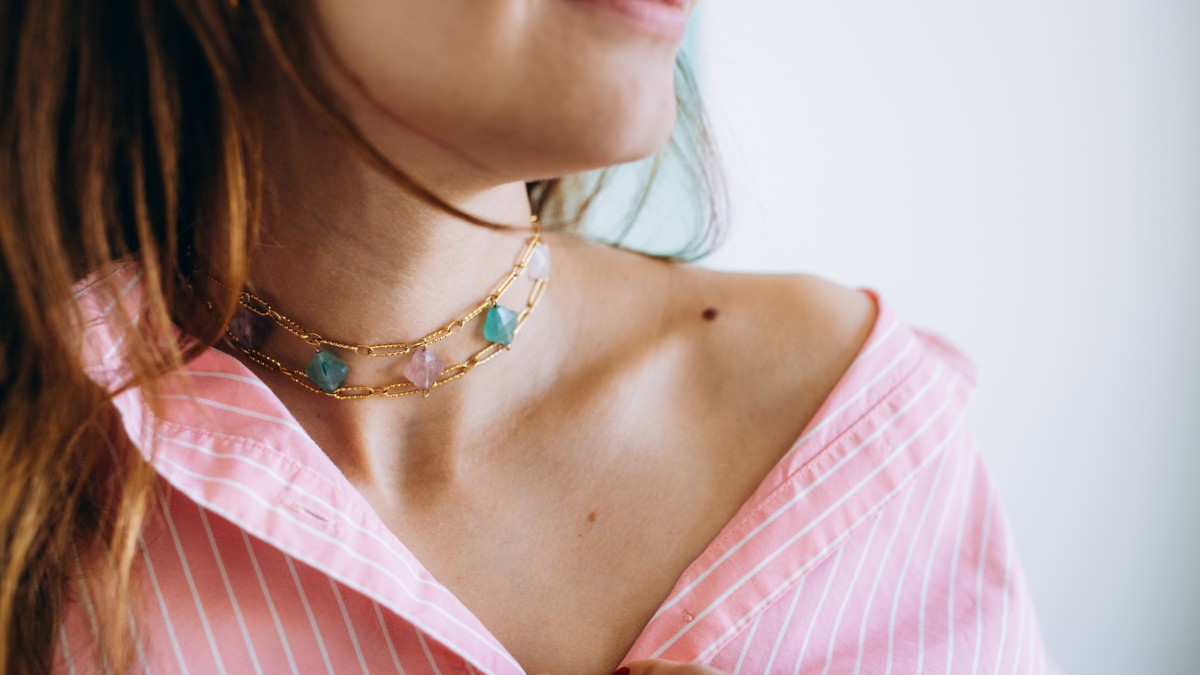 Schema Collana a doppia catena con perle di trifoglio in pietra naturale Schema Collana a doppia catena con perle di trifoglio in pietra naturale