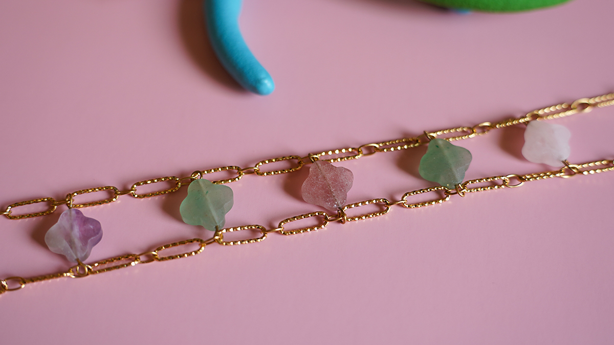 Collana a doppia catena con perle di trifoglio in pietra naturale : Tappa 4 Collana a doppia catena con perle di trifoglio in pietra naturale : Tappa 4