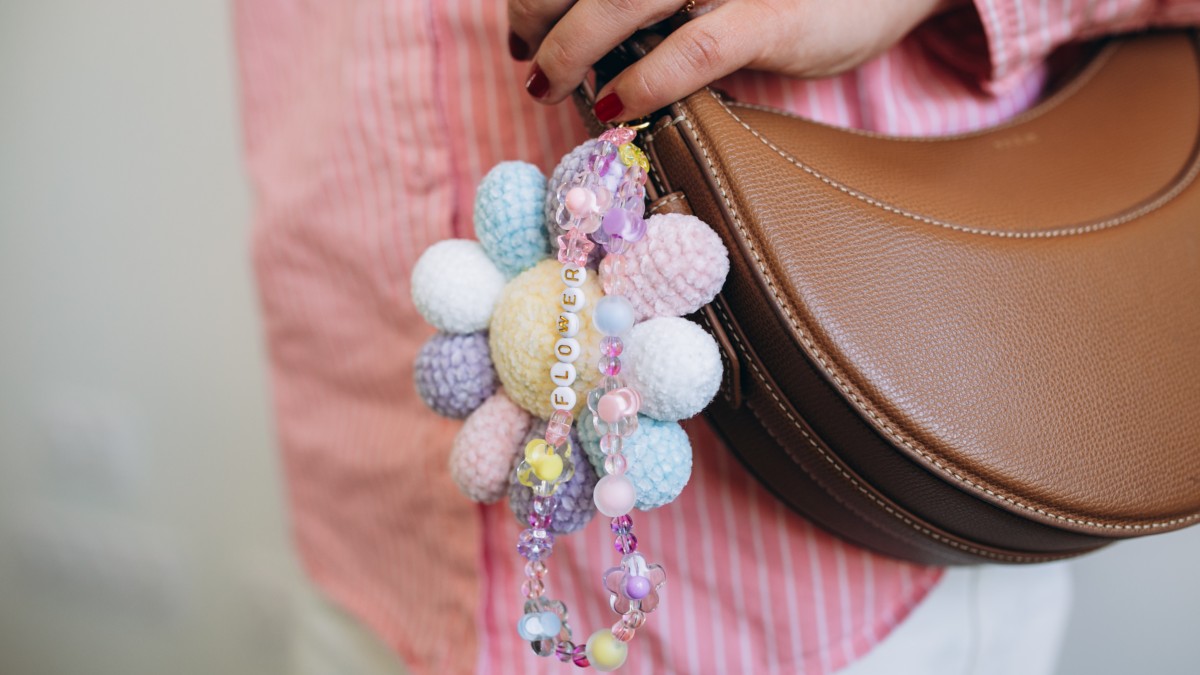 Schema Gioielli per borse con fiori all'uncinetto