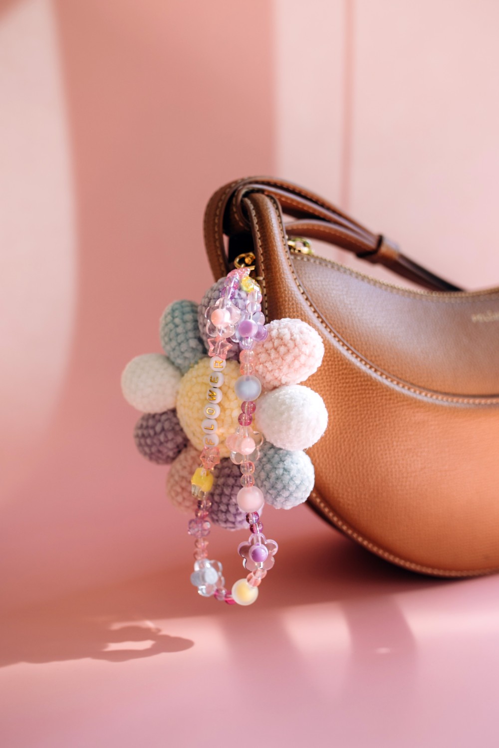 Schema Gioielli per borse con fiori all'uncinetto