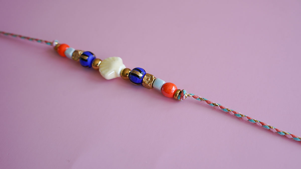 Collana in corda con perline multicolori : Tappa 1