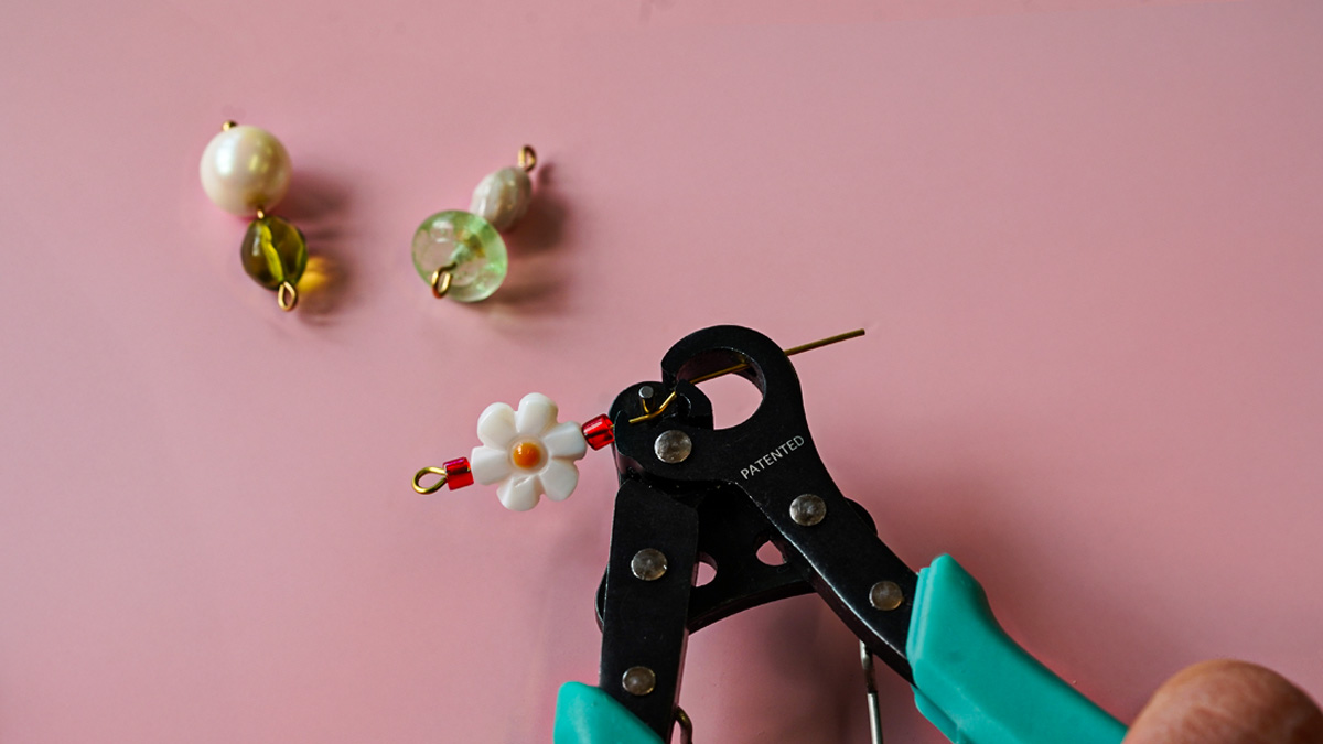 Orecchini colorati e asimmetrici : Tappa 2 Orecchini colorati e asimmetrici : Tappa 2