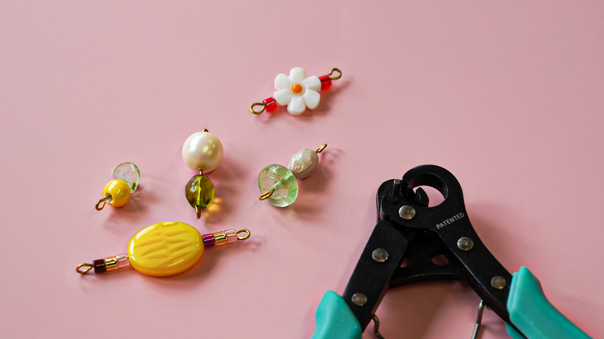 Orecchini colorati e asimmetrici : Tappa 1 Orecchini colorati e asimmetrici : Tappa 1