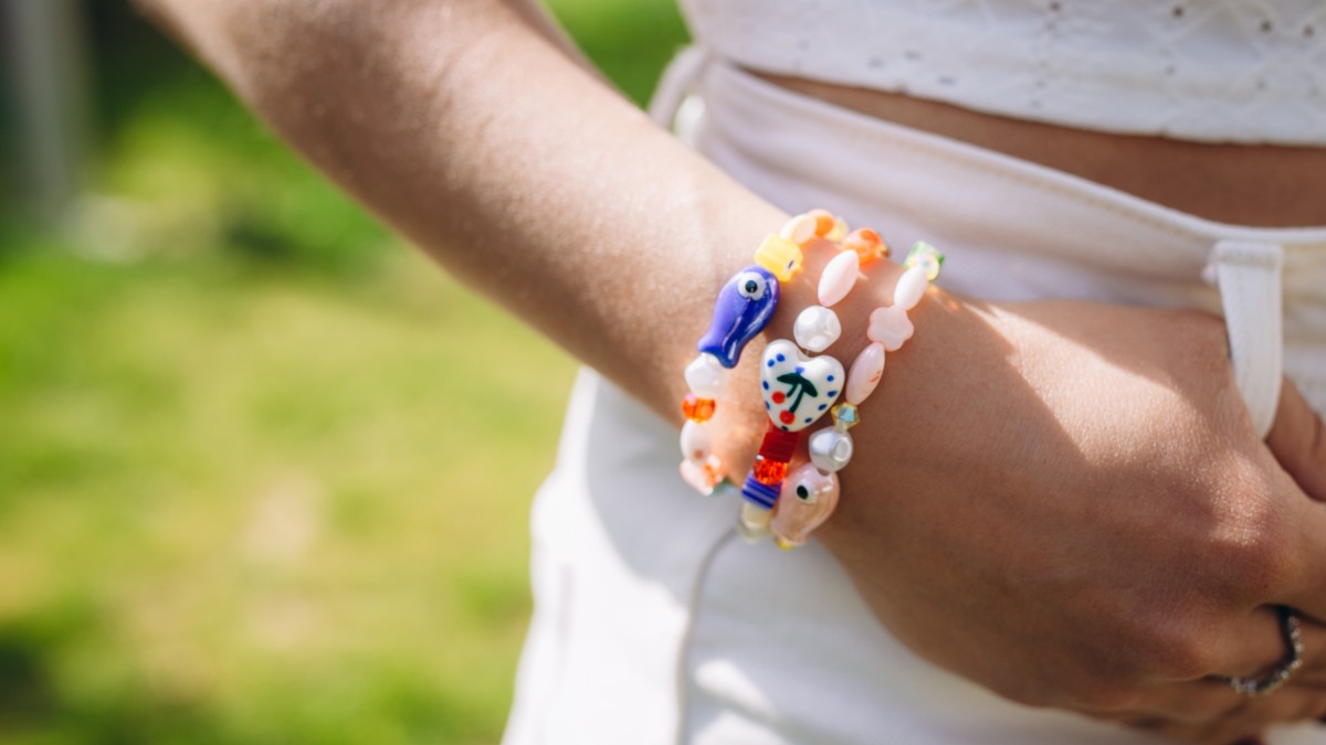 DIY: Trio di braccialetti di perle di ceramica colorate, Millefiori e Preciosa