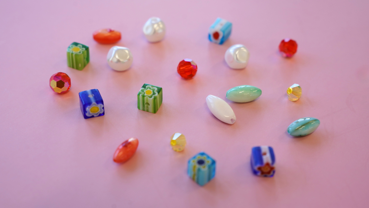 DIY: Trio di braccialetti di perle di ceramica colorate, Millefiori e Preciosa : Tappa 2