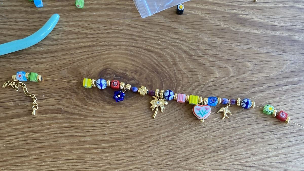 Bracciale multicolore con perle in vetro, acciaio e ceramica : Tappa 7