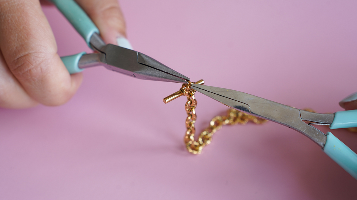Collana con barrette e perline tubolari in madreperla : Tappa 1