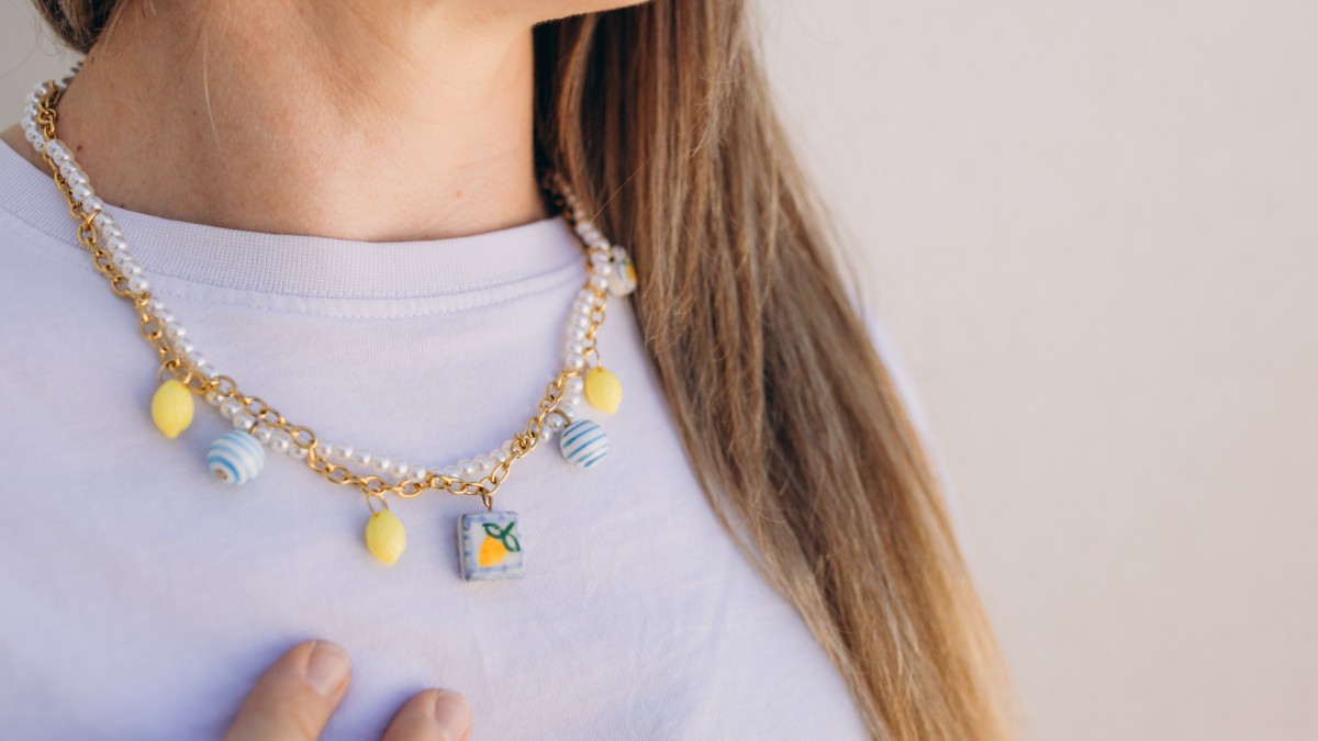 Collana con limoni in acciaio inossidabile, perle finte madreperla e perle in ceramica