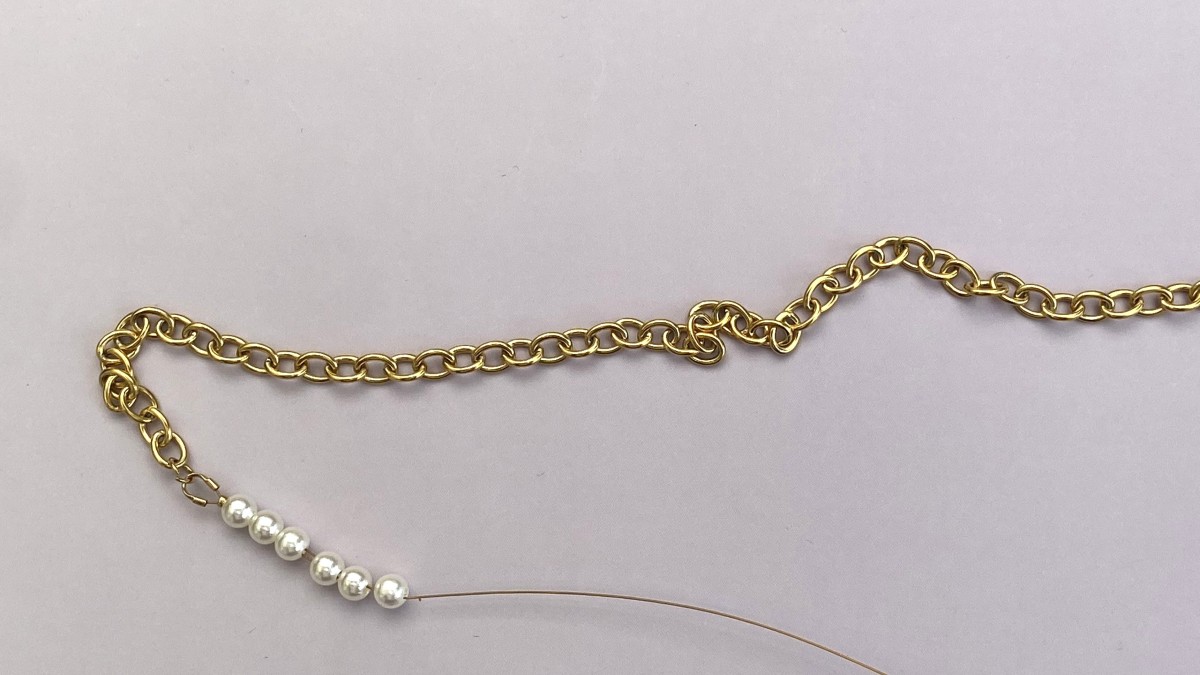 Collana con limoni in acciaio inossidabile, perle finte madreperla e perle in ceramica : Tappa 3 Collana con limoni in acciaio inossidabile, perle finte madreperla e perle in ceramica : Tappa 3