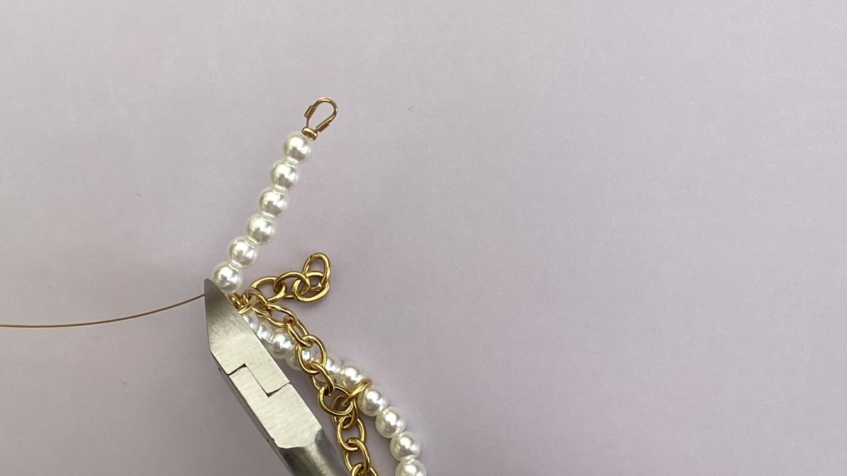 Collana con limoni in acciaio inossidabile, perle finte madreperla e perle in ceramica : Tappa 12 Collana con limoni in acciaio inossidabile, perle finte madreperla e perle in ceramica : Tappa 12