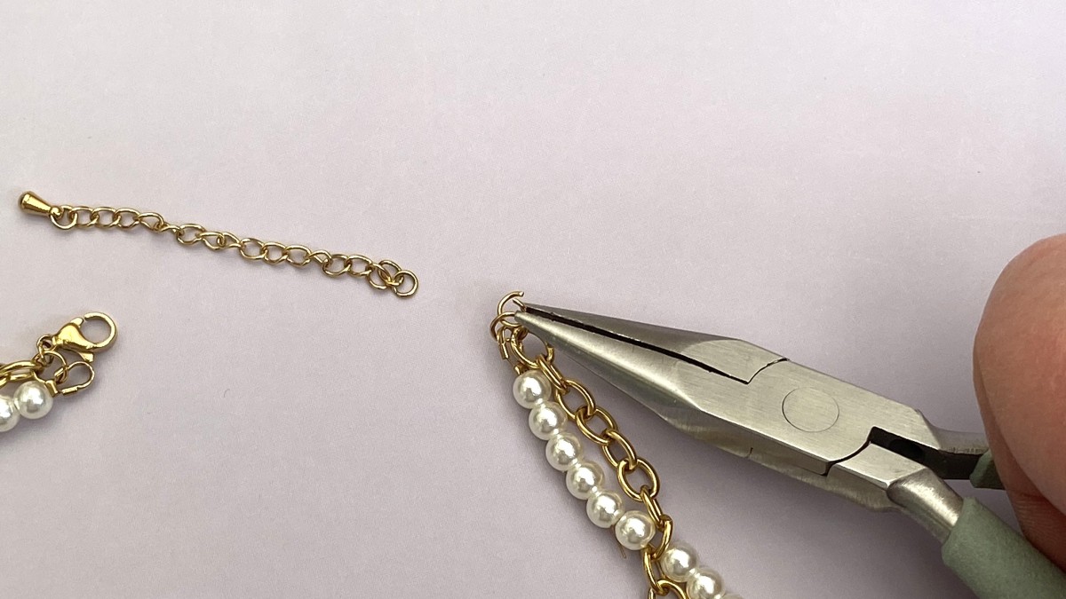 Collana con limoni in acciaio inossidabile, perle finte madreperla e perle in ceramica : Tappa 13 Collana con limoni in acciaio inossidabile, perle finte madreperla e perle in ceramica : Tappa 13