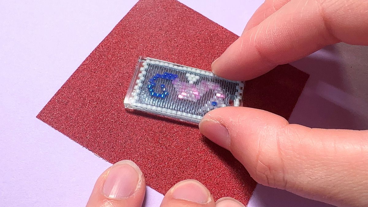 Portachiavi quadrato con tecnica peyote dispari, motivo a cavalluccio marino : Tappa 10 Portachiavi quadrato con tecnica peyote dispari, motivo a cavalluccio marino : Tappa 10
