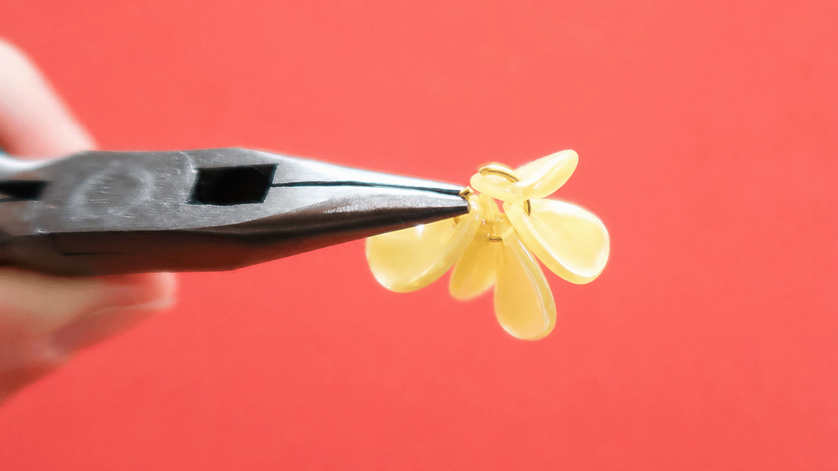 Orecchini a cerchio e mini petali : Tappa 1 Orecchini a cerchio e mini petali : Tappa 1