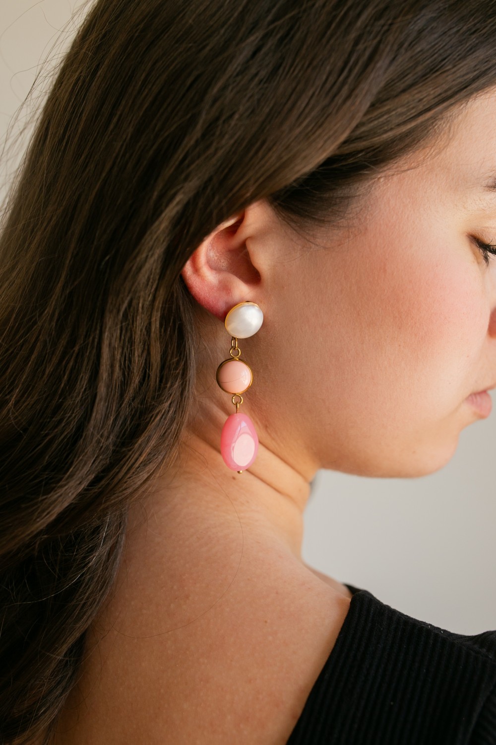 Tutorial fai da te: 3 modelli di orecchini con perle e cabochon in resina
