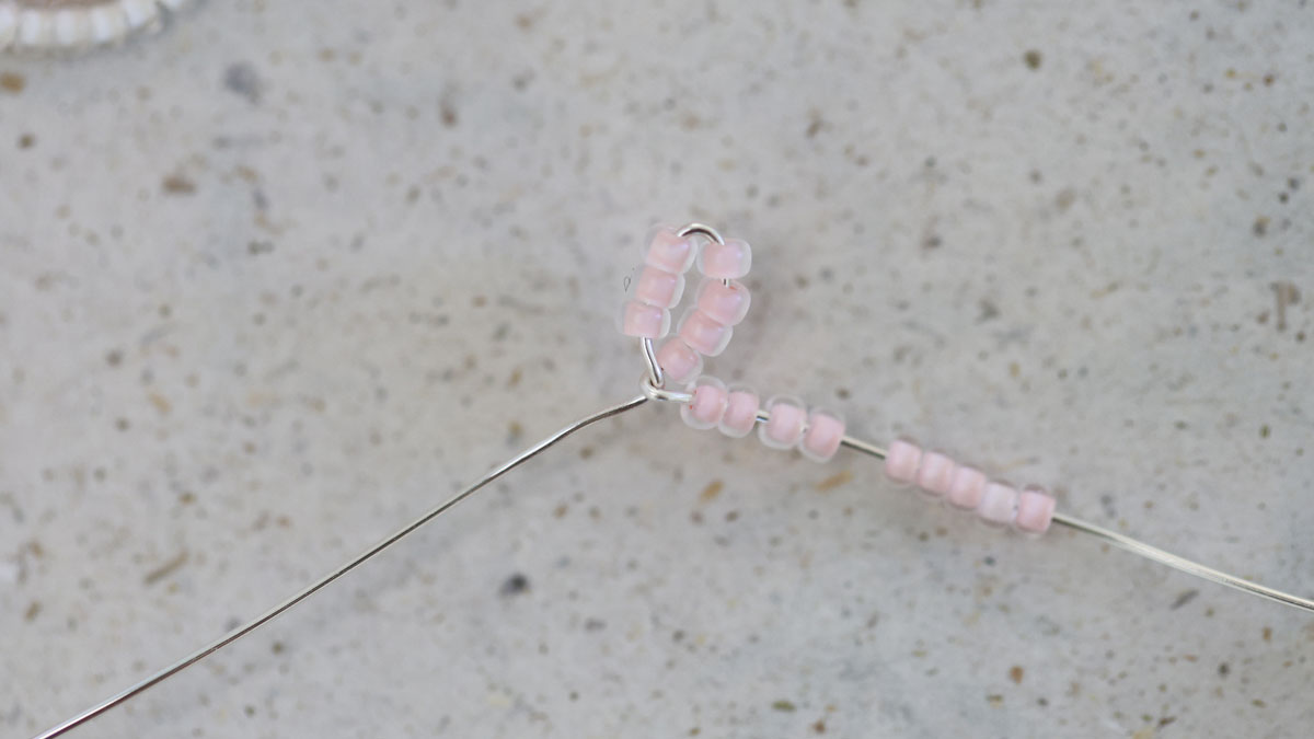 Fiore realizzato con perle Miyuki - Ortensia : Tappa 2