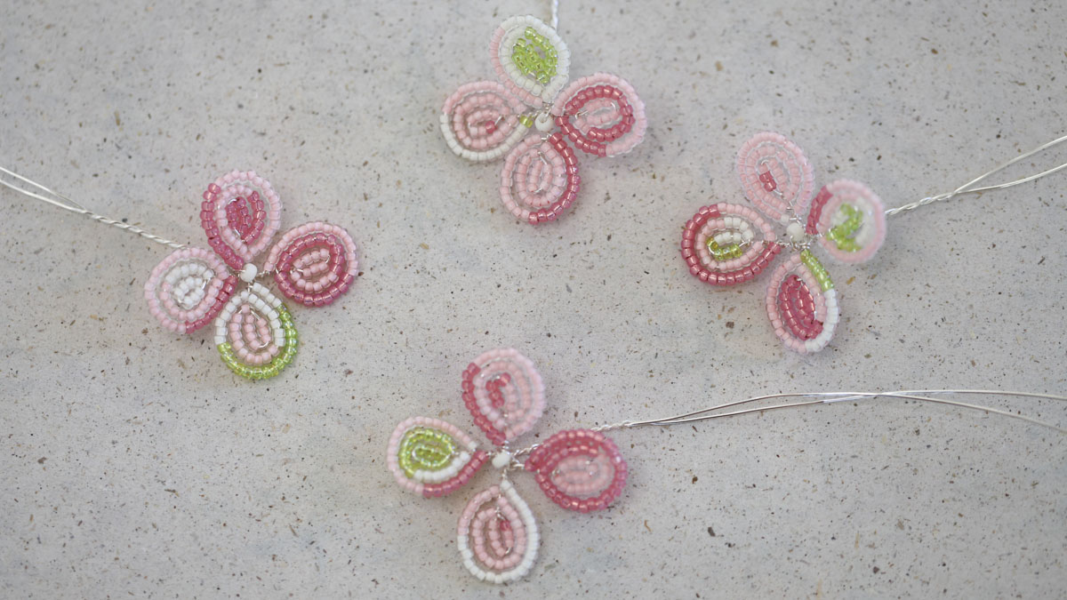 Fiori di ortensia in perle : Tappa 11