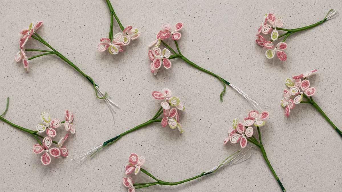 Fiore realizzato con perle Miyuki - Ortensia : Tappa 16