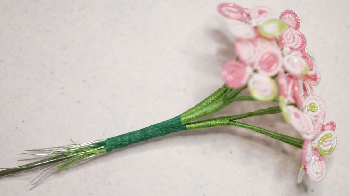 Fiore realizzato con perle Miyuki - Ortensia : Tappa 17