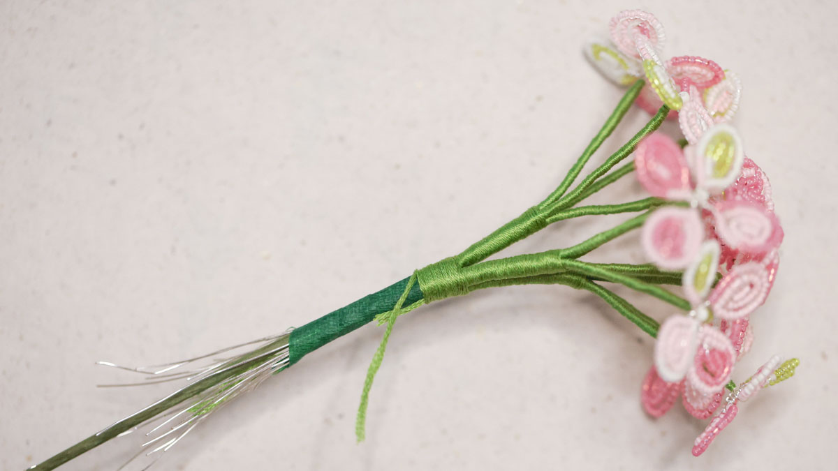 Fiore realizzato con perle Miyuki - Ortensia : Tappa 18