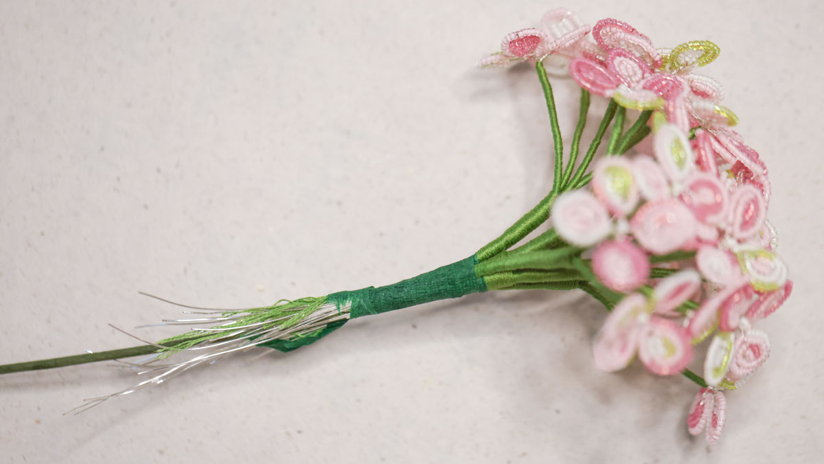 Fiore realizzato con perle Miyuki - Ortensia : Tappa 19