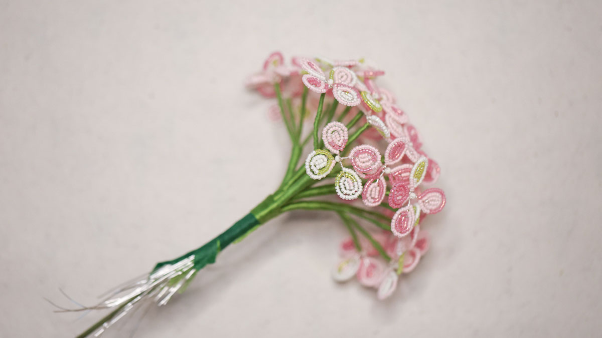 Fiori di ortensia in perle : Tappa 20